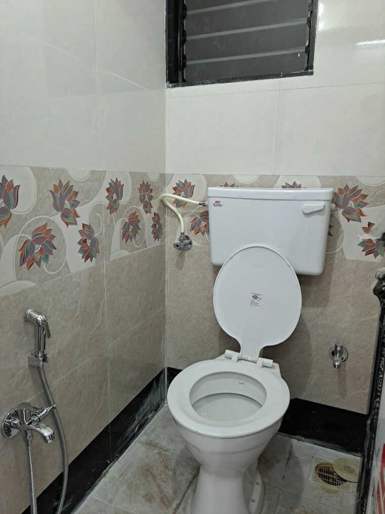Bathroom, powai-cosmopolitan-chs 2 Bedroom 900 Sq.Ft. Apartment In Powai Mumbai 10393063