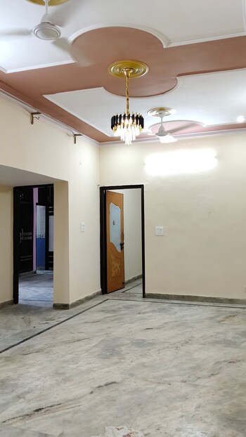 3 BHK Builder Floor for Rent in Spring Field Colony, Faridabad