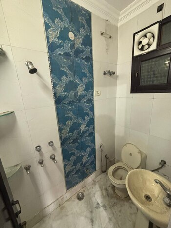 2 BHK Builder Floor for Sale in Basai Dara Pur, Delhi