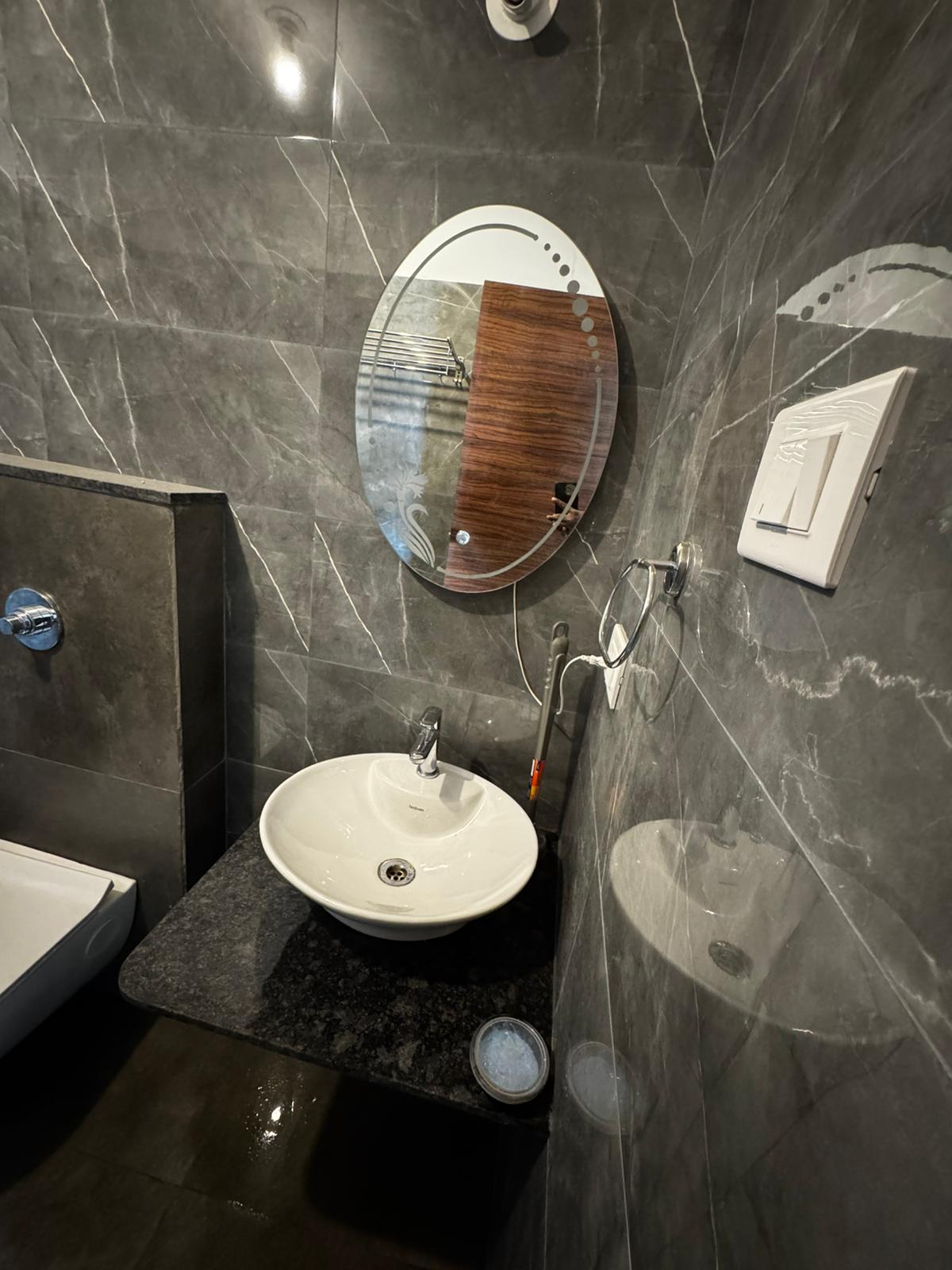 3 BHK Flat for Rent in Kamgar Putala Vasahat, Pune