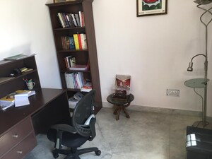 Parking in 4 BHK Apartment at Dlf Phase iv – for Rent