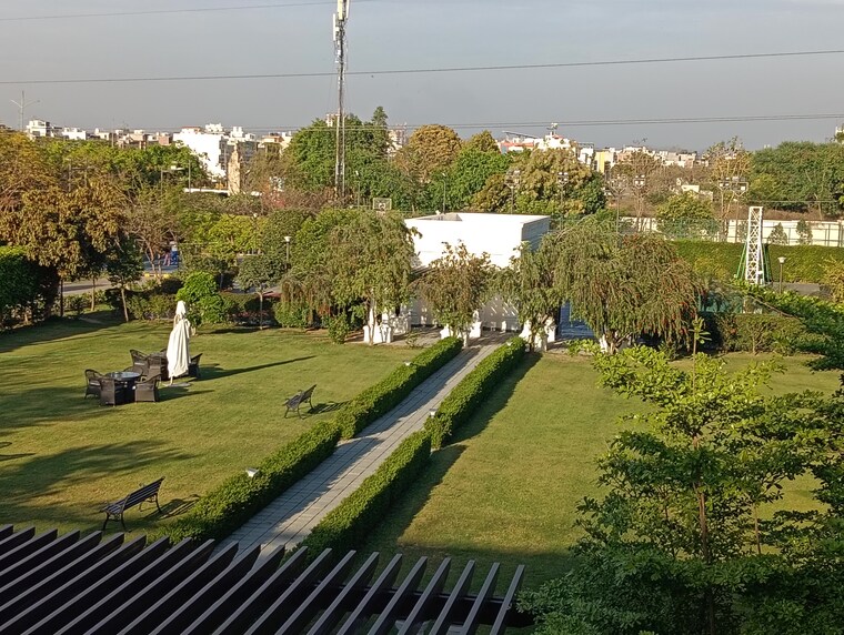 Garden, dlf-hyde-park  350 Sq.Yd. Plot In South Mullanpur Chandigarh 10401363