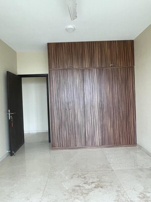 Room in 3 BHK Apartment at Oberoi Realty Exquisite, Goregaon East – for Rent