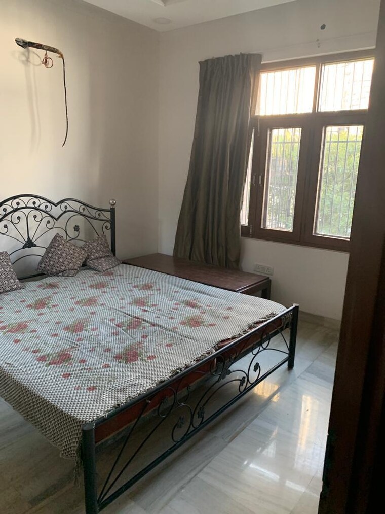 Bedroom, sector 57 3 Bedroom 300 Sq.Yd. Builder Floor In Sector 57 Gurgaon 10401359