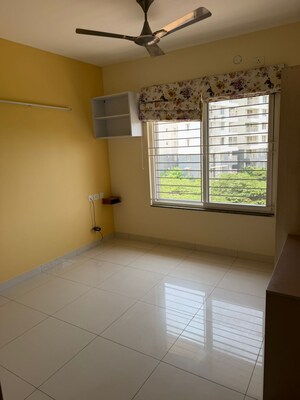 Room in 2 BHK Apartment at Puravankara Palm Beach, Hennur – for Rent