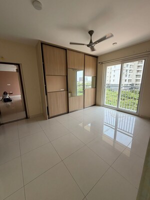 Room in 2 BHK Apartment at Puravankara Palm Beach, Hennur – for Rent