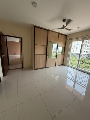 2 BHK Apartment For Rent in Puravankara Palm Beach, Hennur