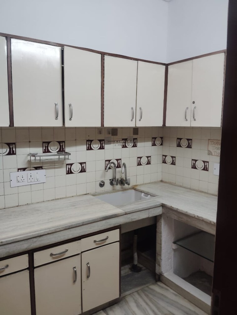 Kitchen, safdarjung enclave 3.5 Bedroom 2000 Sq.Ft. Independent House In Safdarjung Enclave Delhi 10401386