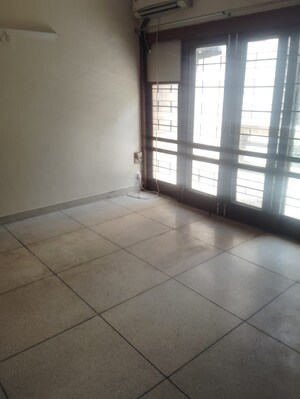 Room in 3.5 BHK Independent House at Safdarjung Enclave – for Rent
