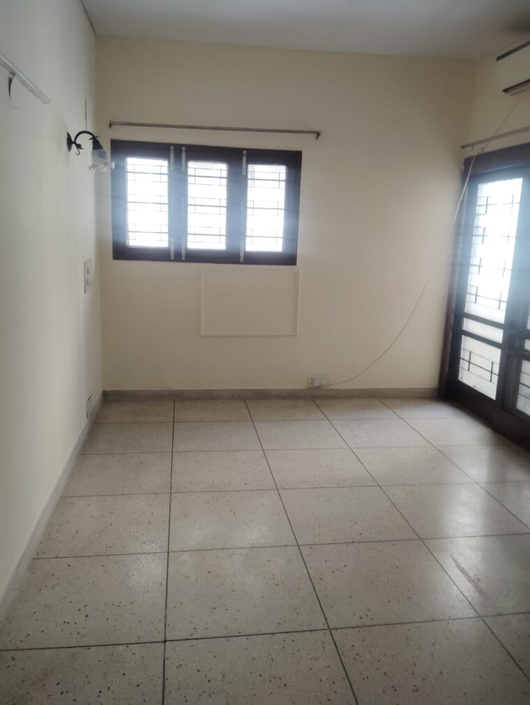 Room, safdarjung enclave 3.5 Bedroom 2000 Sq.Ft. Independent House In Safdarjung Enclave Delhi 10401386