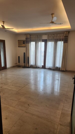 2 BHK Builder Floor For Rent in Sector 57