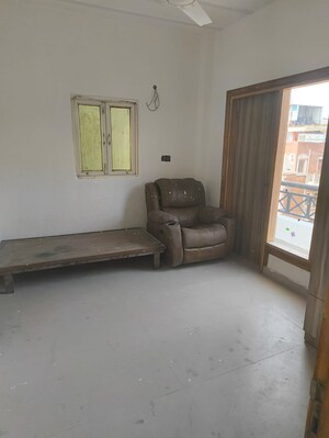 Room in 3 BHK Builder Floor at Sector 57 – for Rent