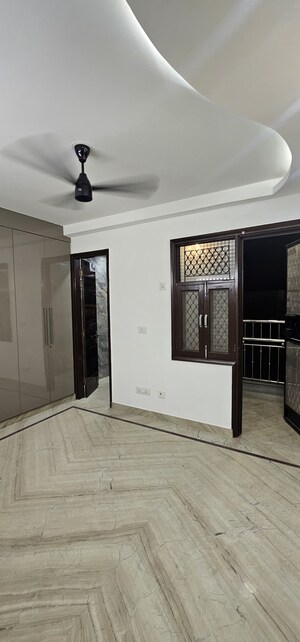 Room in 3 BHK Builder Floor at Malviya Nagar – for Rent