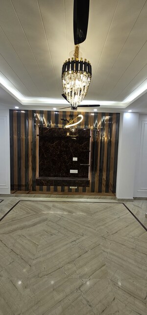 Room in 3 BHK Builder Floor at Malviya Nagar – for Rent