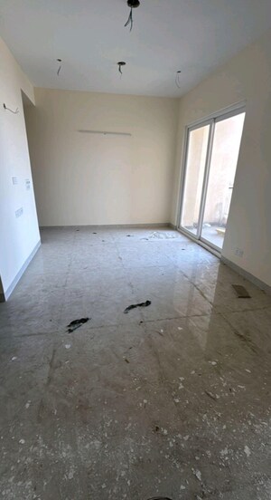 Room in 2 BHK Apartment at Hi Castle, Beta Ii Greater Noida – for Rent