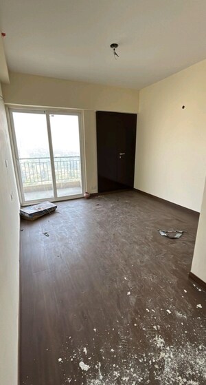 Room in 2 BHK Apartment at Hi Castle, Beta Ii Greater Noida – for Rent