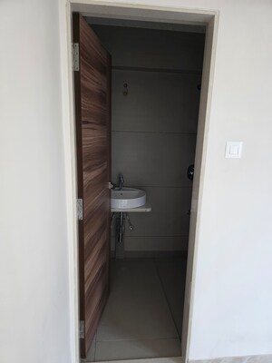 Furnished Amenities in 2 BHK Apartment at  Rushi The Kollage Andheri, Andheri East – for Rent
