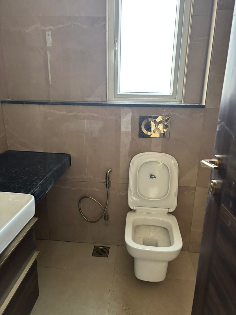 Bathroom, smart-world-orchard 2.5 Bedroom 1187 Sq.Ft. Apartment In Sector 61 Gurgaon 10401775
