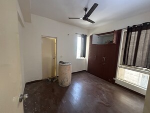 Room in 3 BHK Apartment at Jaypee Green Wish town Klassic, Sector 134 – for Rent