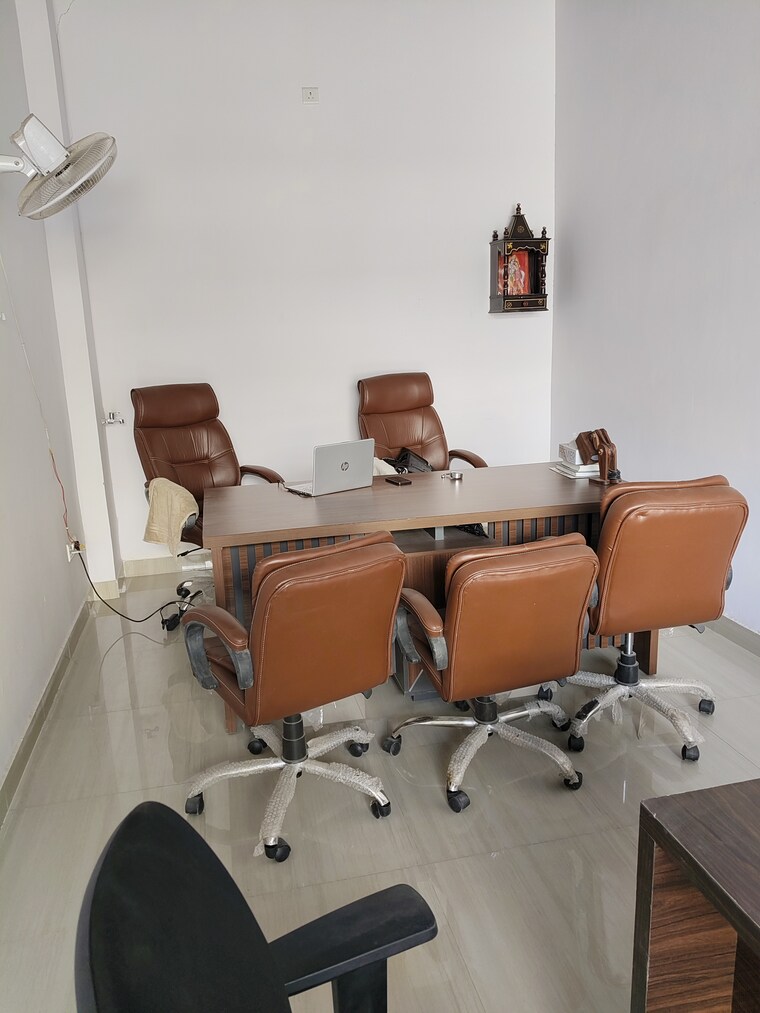 Team Area, gls-avenue-city Commercial Office Space 330 Sq.Ft. In Sector 92 Gurgaon 10401799
