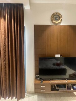3 BHK + Pooja Room,Study Room,Extra Room Apartment For Rent in DLF Phase V
