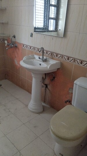 Bathroom in 3 BHK Builder Floor at Ansal Plaza Gurgaon, Palam Vihar – for Rent