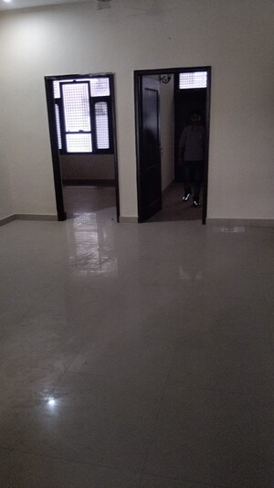 Room in 3 BHK Builder Floor at Ansal Plaza Gurgaon, Palam Vihar – for Rent