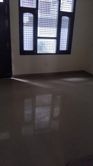 Room in 3 BHK Builder Floor at Ansal Plaza Gurgaon, Palam Vihar – for Rent