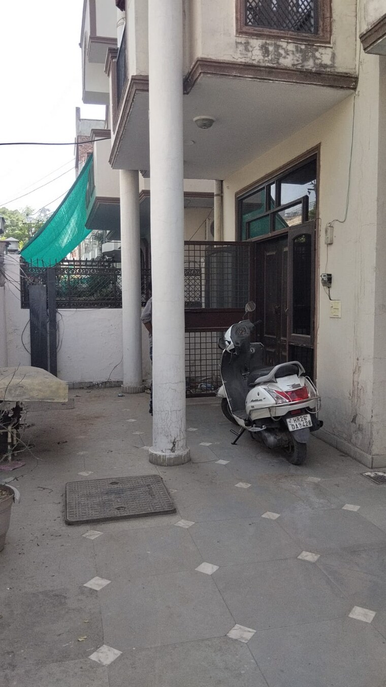  Parking, ansal-plaza-gurgaon 3 Bedroom 1500 Sq.Ft. Builder Floor In Palam Vihar Gurgaon 10401817