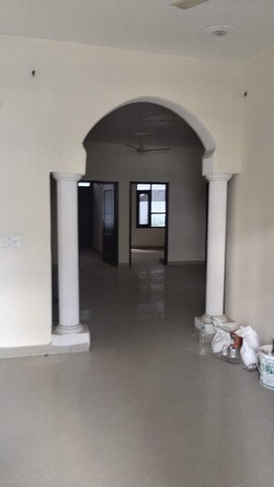 Room in 3 BHK Builder Floor at Ansal Plaza Gurgaon, Palam Vihar – for Rent