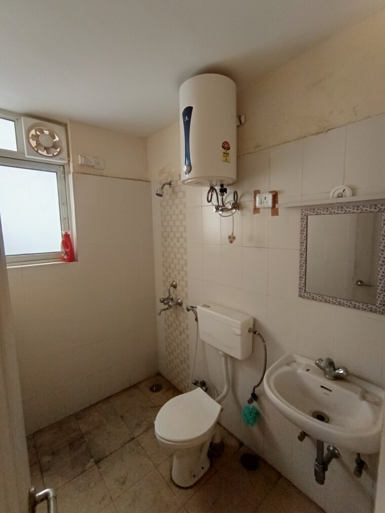 Bathroom, shree-vardhman-mantra 2 Bedroom 900 Sq.Ft. Apartment In Sector 67 Gurgaon 10403510