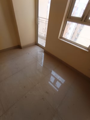 Room in 2 BHK Apartment at Shree Vardhman Mantra, Sector 67 – for Rent