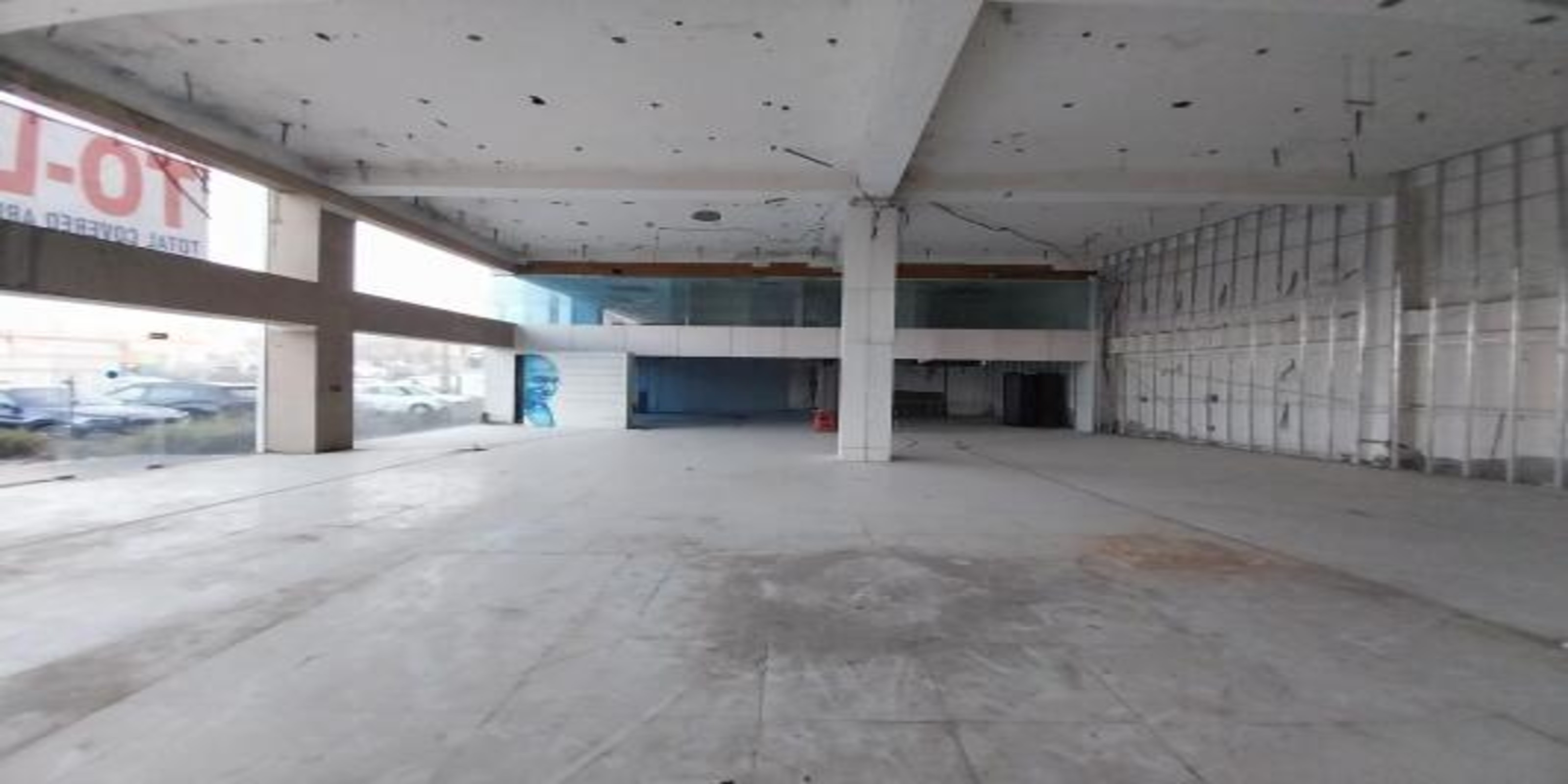 Showroom For Sale in Chinar Park