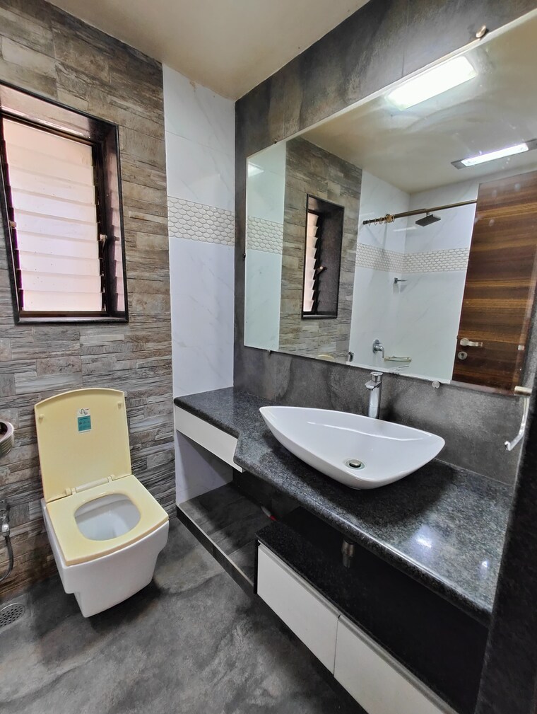 Bathroom, sai-residency-andheri-west 4 Bedroom 2000 Sq.Ft. Apartment In Andheri West Mumbai 10404568
