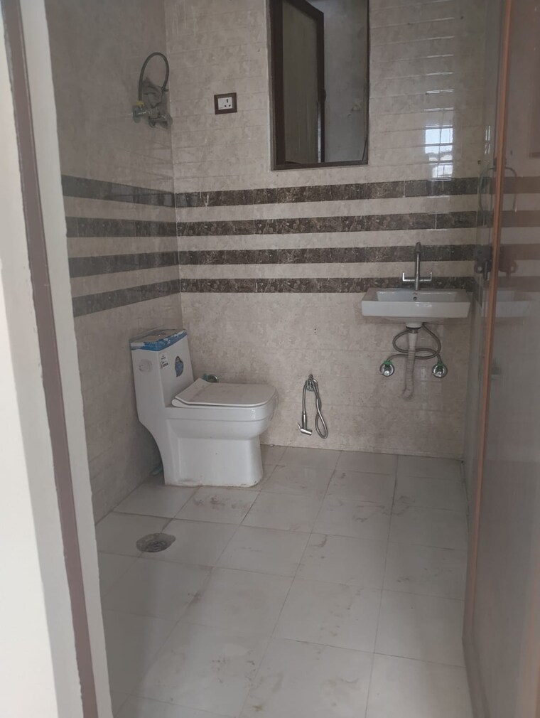 Bathroom, neb sarai 1 Bedroom 450 Sq.Ft. Builder Floor In Neb Sarai Delhi 10404588