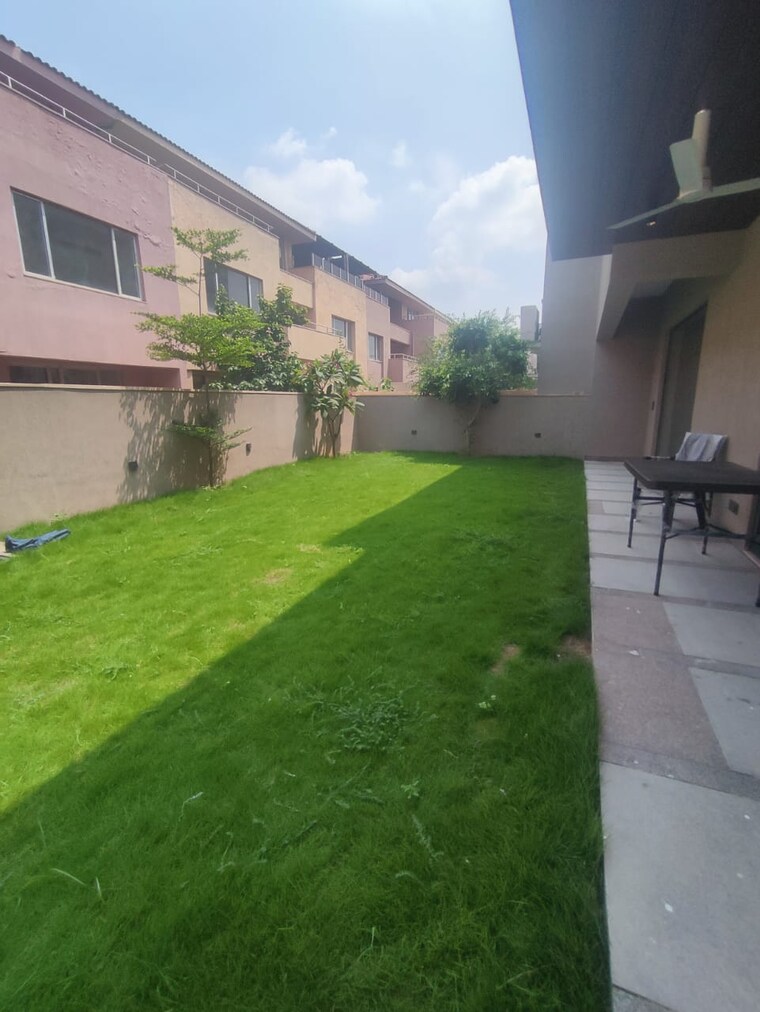 Garden, unitech-the-villas 5 Bedroom 8000 Sq.Ft. Villa In Sector 33 Gurgaon 10404591