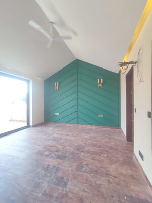 Room in 5 BHK Villa at Unitech The Villas, Sector 33 – for Sale