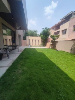 5 BHK + Pooja Room,Servant Room,Study Room,Basement Villa For Sale in Unitech The Villas