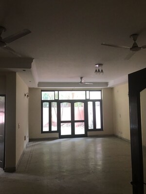 Room in 1 RK Apartment at Sector 10 – for Rent