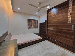 Room in 4 BHK Apartment at Sai Residency Andheri West, Andheri West – for Rent
