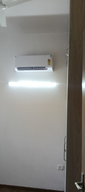 Room in 2.5 BHK Apartment at The Center Court Prime, Sector 88a – for Rent