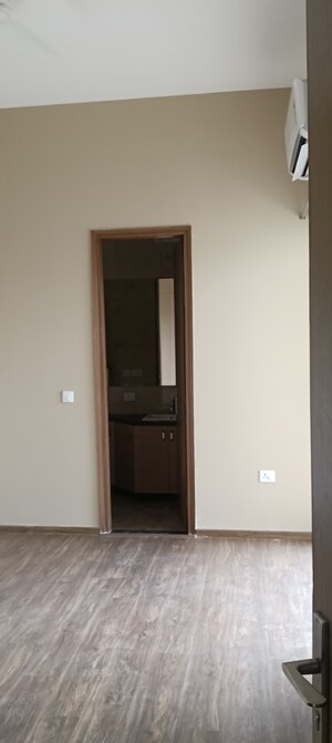 Room in 2.5 BHK Apartment at The Center Court Prime, Sector 88a – for Rent