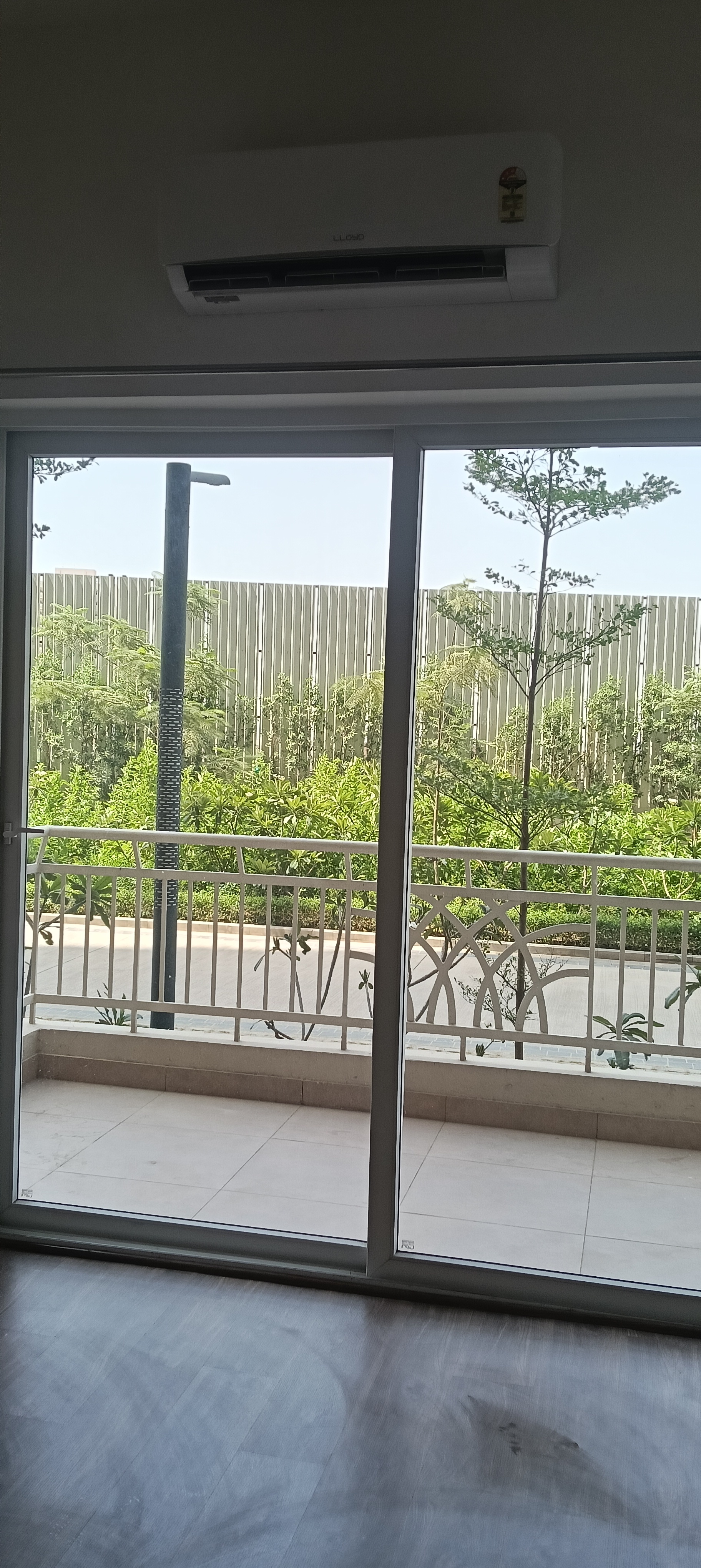 2.5 BHK + Study Room Apartment For Rent in The Center Court Prime