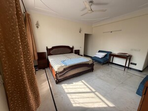 Team Area in 2 BHK Apartment at Sector 10 – for Rent
