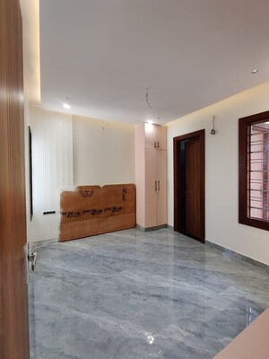Room in 3 BHK Builder Floor at Laxman Chowk – for Sale