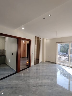 Room in 3 BHK Builder Floor at Laxman Chowk – for Sale