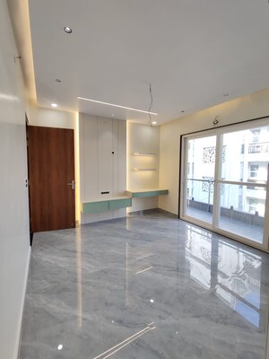 Room in 3 BHK Builder Floor at Laxman Chowk – for Sale