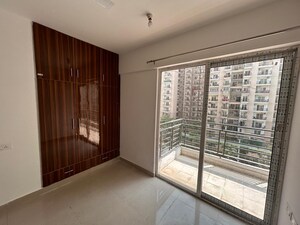 Room in 2 BHK Apartment at Nirala Estate, Tech Zone 4 Greater Noida – for Rent