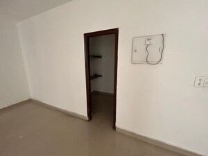 Room in 2 BHK Apartment at Nirala Estate, Tech Zone 4 Greater Noida – for Rent