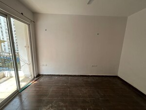 Room in 2 BHK Apartment at Nirala Estate, Tech Zone 4 Greater Noida – for Rent